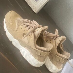 Nike Beige Huarache Sneakers